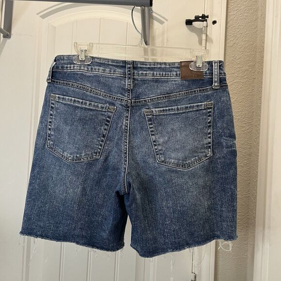 Maurices Mid Rise Cut Off Distressed Exposed Button Fly Bermuda Jean Shorts Sz 6 - Picture 5 of 10